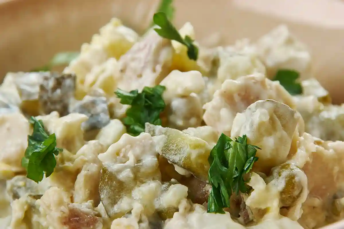 Salotos su vištiena