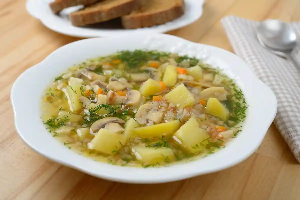 Daržovių sriuba su pievagrybiais