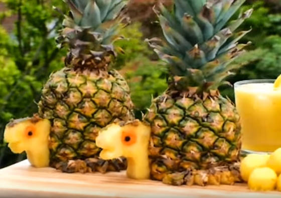 Stalo puošimas: vėžliukai iš ananasų