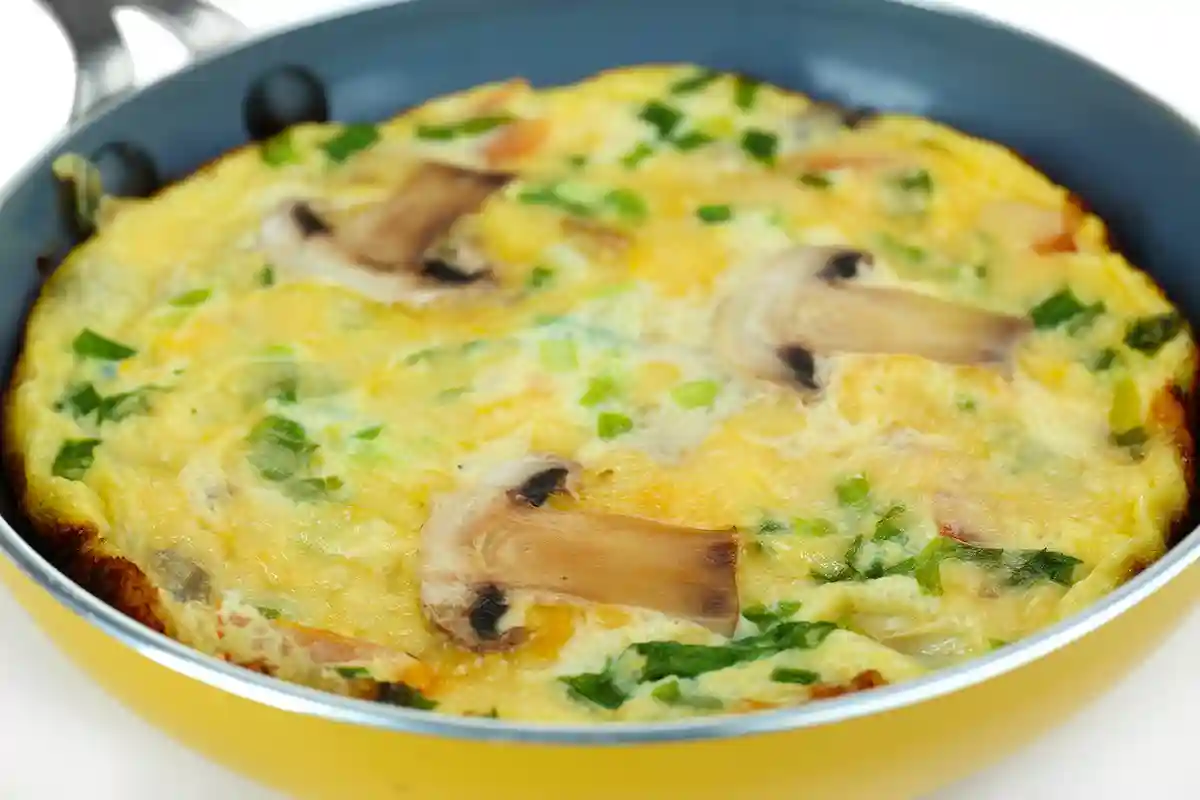 Omletas su pievagrybiais