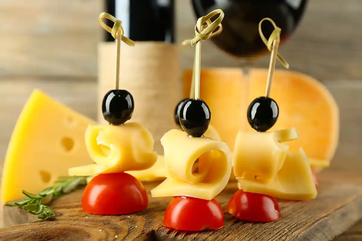 Sūrio ir pomidorų vėrinukai