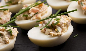 Įdaryti kiaušiniai: vištienos ir šoninės įdaras