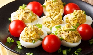 Įdaryti kiaušiniai: šprotų ir sūrio įdaras