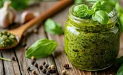 Vieno kąsnio sumuštiniai su Pesto padažu 