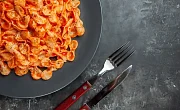 Makaronai su pomidorų ir parmezano padažu