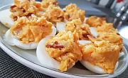 Įdaryti kiaušiniai: chorizo ir sūrio įdaras