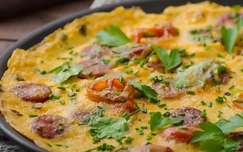 Omletas su chorizo ir pomidoru