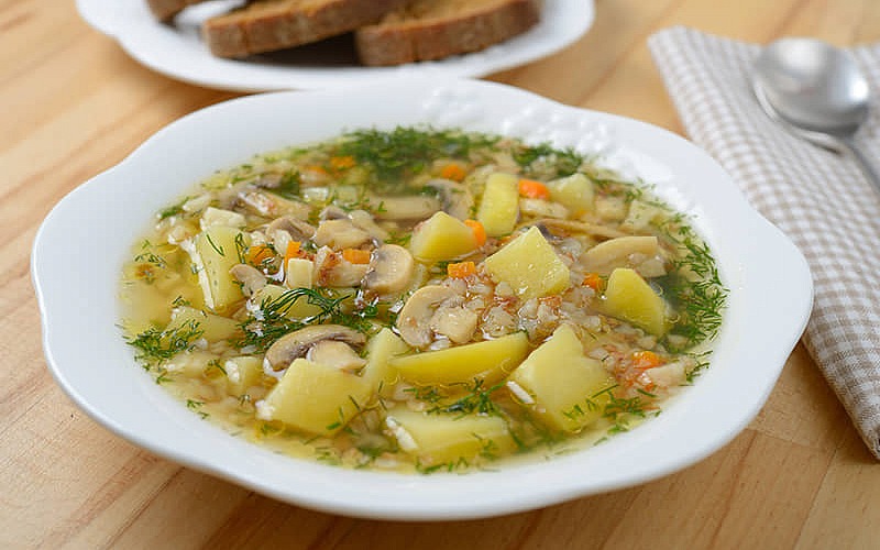 Daržovių sriuba su pievagrybiais