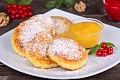 Varškėčiai su manų kruopomis