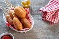 Dešrelės kukurūzų tešloje "Corn Dogs"
