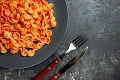 Makaronai su pomidorų ir parmezano padažu