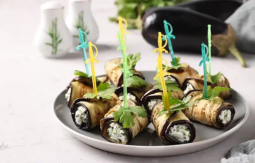 Baklažanų suktinukai su varškės ir sūrio įdaru