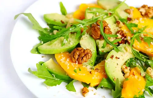 Avokado ir mango salotos