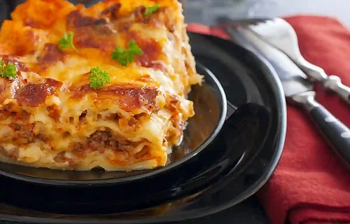 Lazanija su Bolognese ir Bešamelio padažais