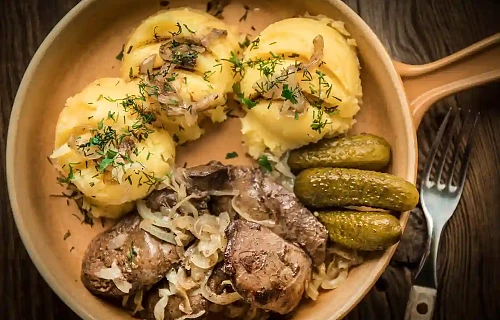 Keptos vištų kepenėlės su svogūnais
