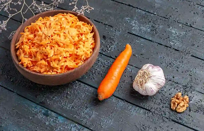 Morkų salotos graikiniais riešutais