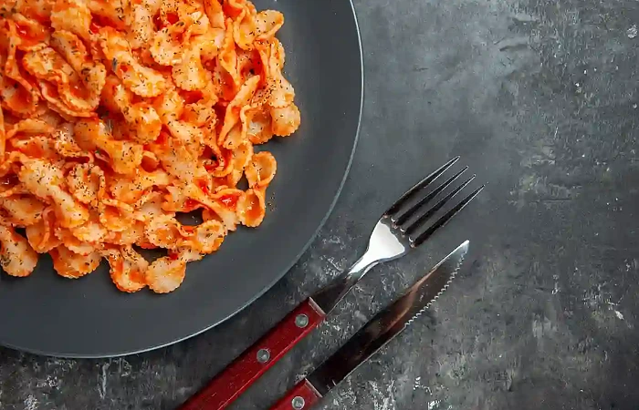 Makaronai su pomidorų ir parmezano padažu