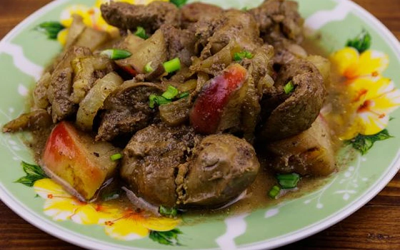 Keptos vištų kepenėlės su obuoliais