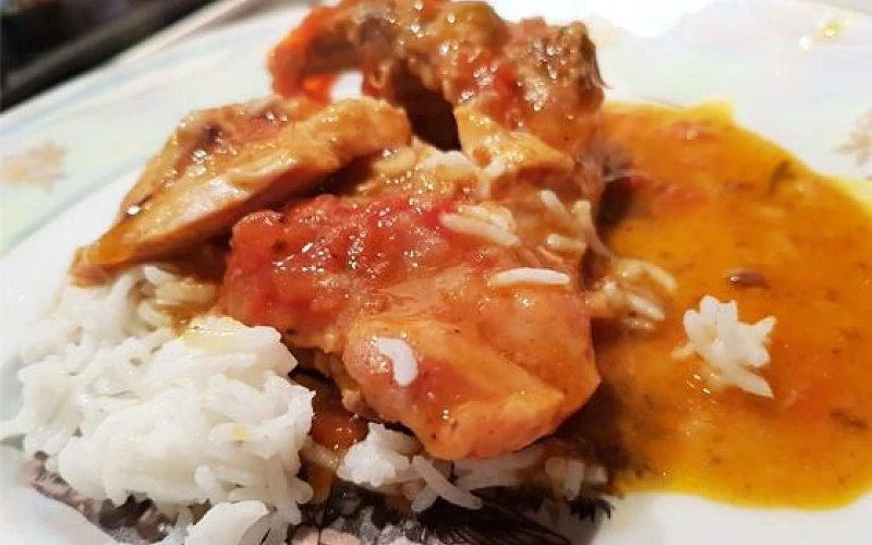 Pomidorų padaže troškinta triušiena