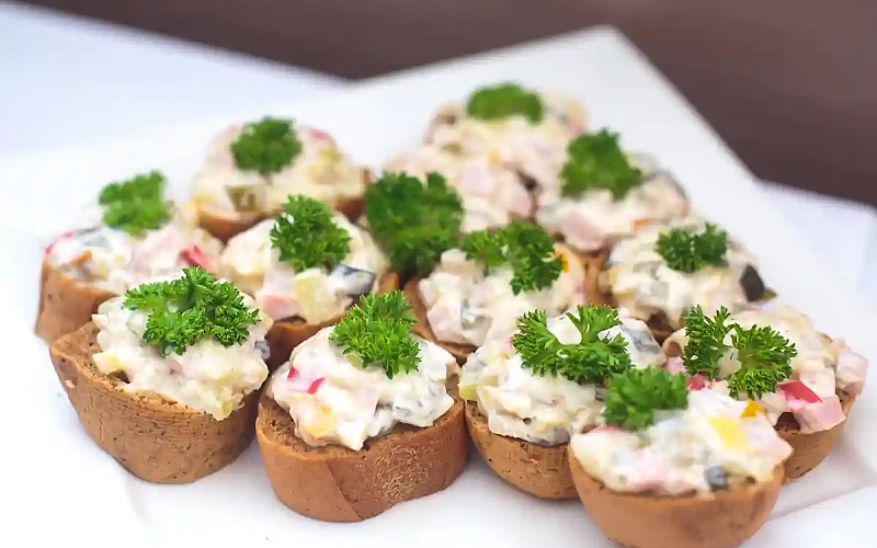 Vieno kasnio sumuštiniai su krabų mišraine