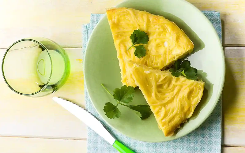 Omletas su spageti makaronais