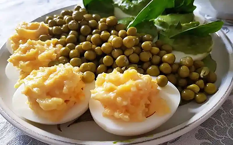 Įdaryti kiaušiniai: Čederio sūrio įdaras