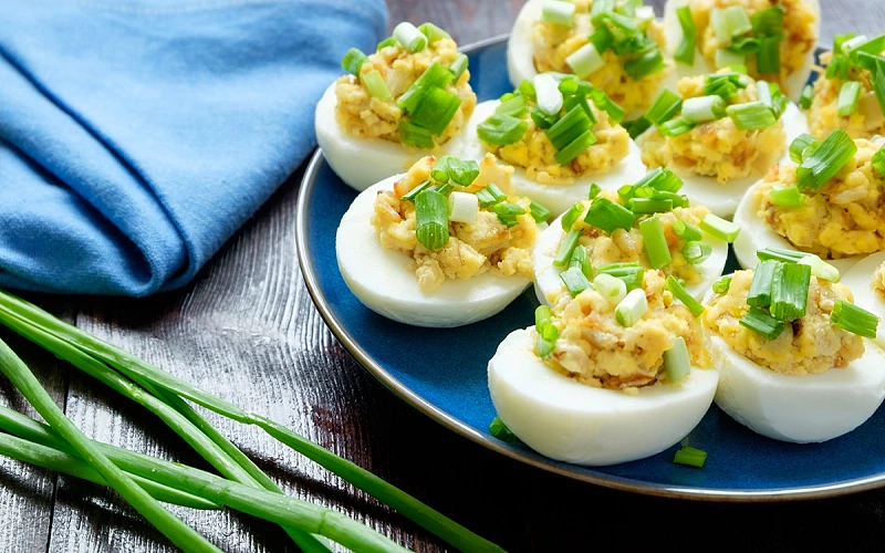 Įdaryti kiaušiniai su sūriu