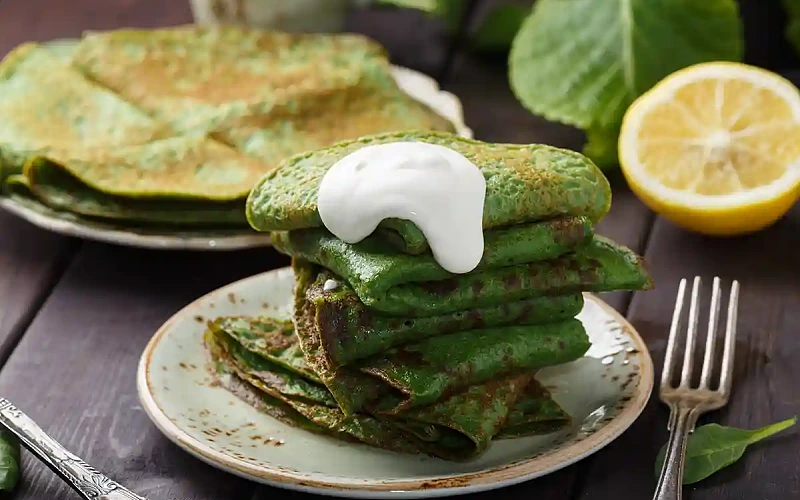 Lietiniai blynai su špinatais