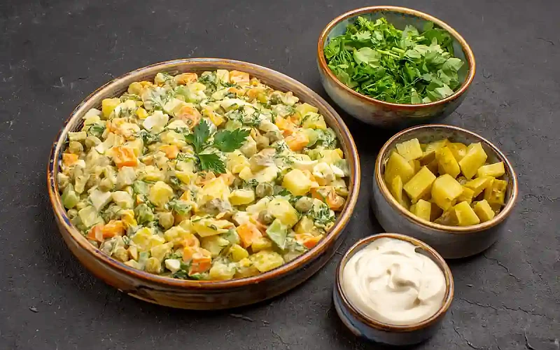 Balta mišrainė su orkaitėje keptomis daržovėmis