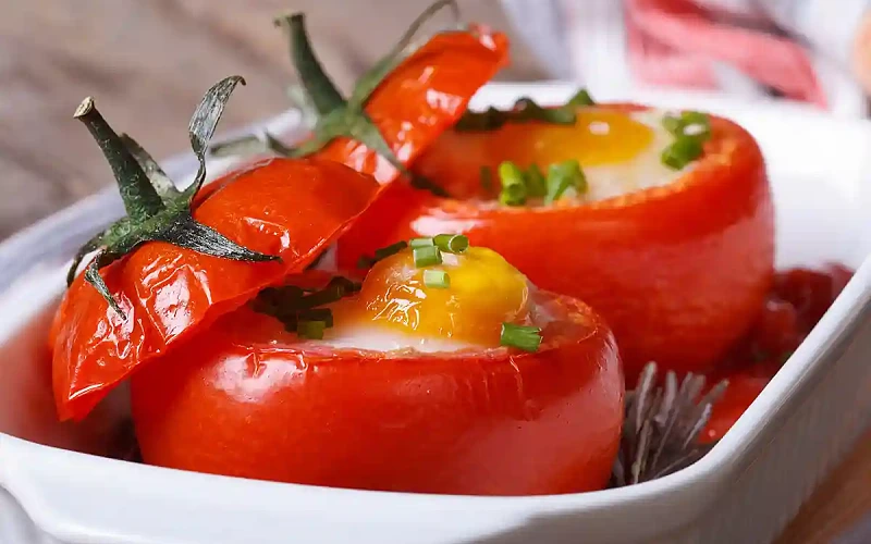 Pomidoruose kepti kiaušiniai