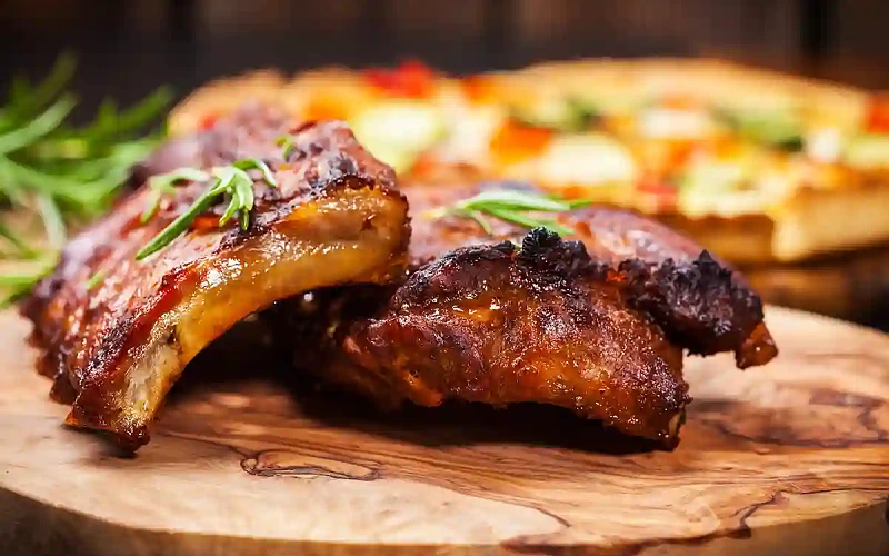 Orkaitėje kepti kiaulienos šonkauliai su BBQ padažu