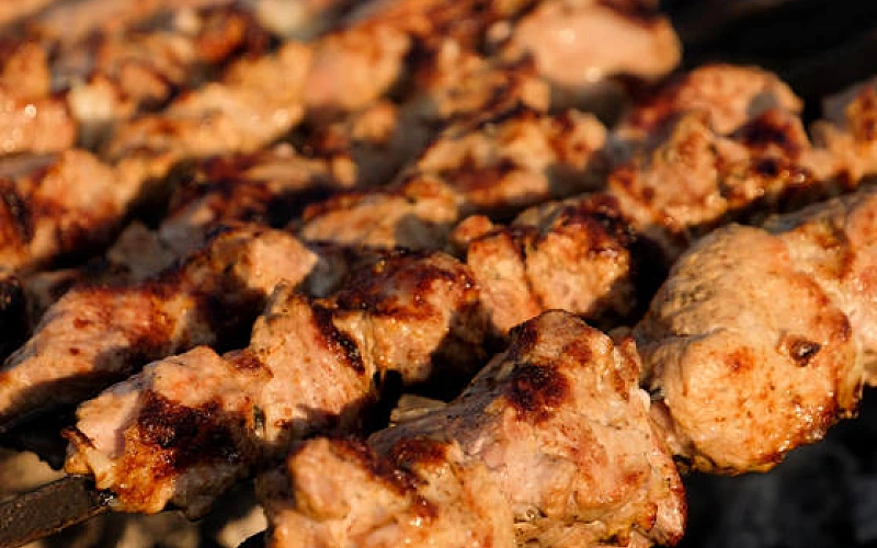 Kiaulienos šašlykas kefyro marinate